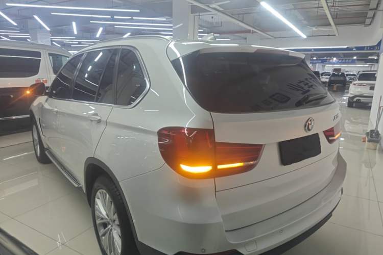 Used BMW X5 2014 xDrive35i Leading Model Rear Left 45 Deg