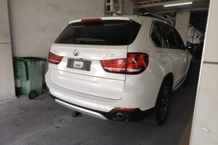 Used BMW X5 2014 xDrive35i U.S. specification Rear Right 45 Deg