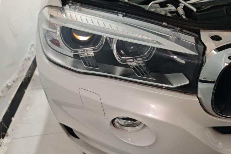 Used BMW X5 2014 xDrive35i Leading Model Right Front Headlight