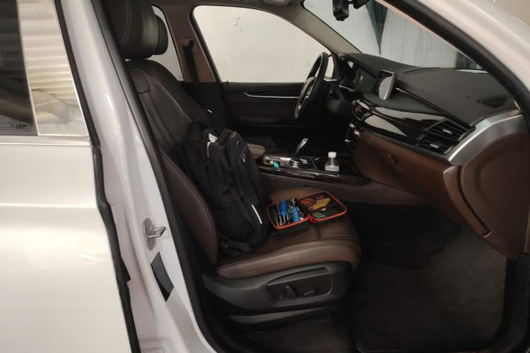 Used BMW X5 2014 xDrive35i U.S. specification Right Front Seat