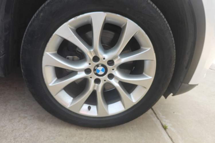 Used BMW X5 2014 xDrive35i Elegant Edition Right Front Wheel Hub