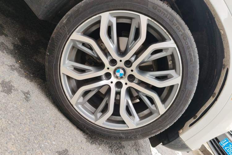 Used BMW X5  Right Front Wheel Hub