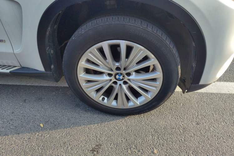 Used BMW X5 2014 xDrive35i Luxury Edition Right Front Wheel Hub