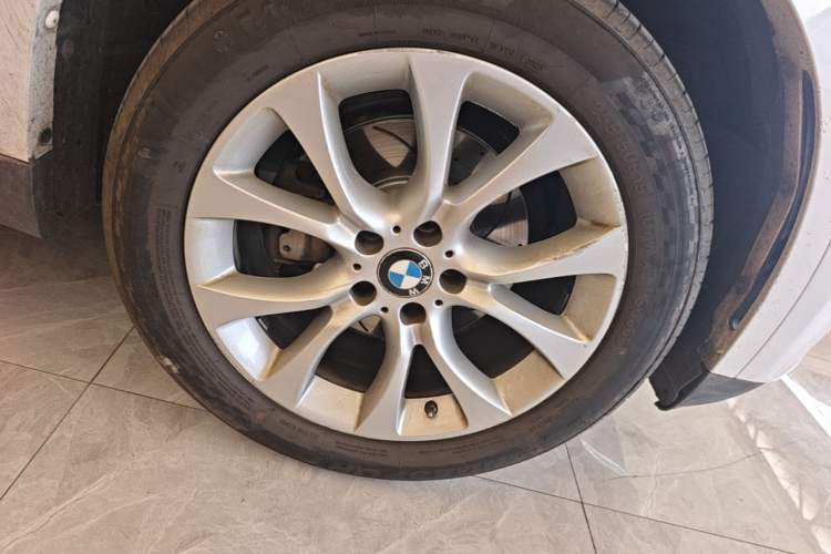 Used BMW X5  Right Front Wheel Hub