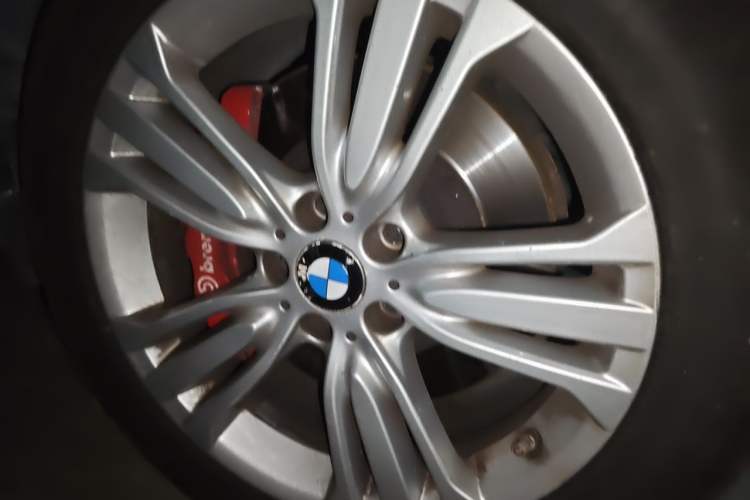 Used BMW X5  Right Front Wheel Hub
