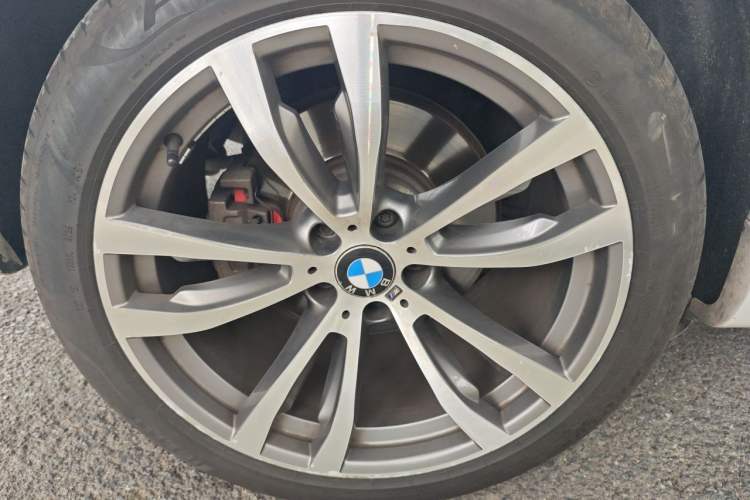 Used BMW X5 2014 xDrive50i M Sport Edition Right Front Wheel Hub