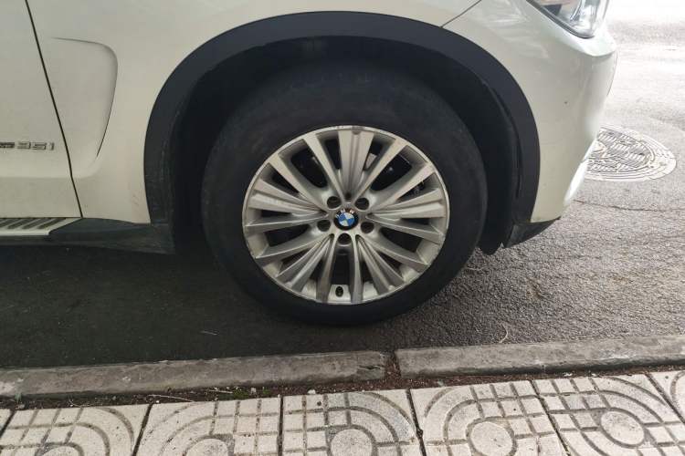 Used BMW X5 2014 xDrive35i Luxury Edition Right Front Wheel Hub