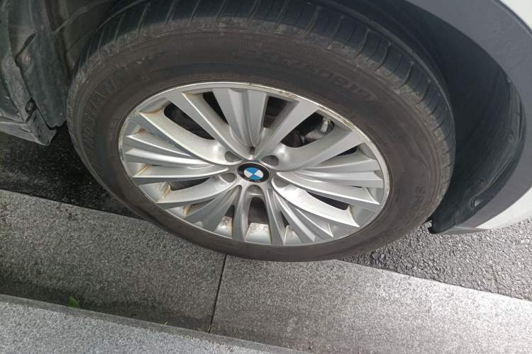Used BMW X5 2014 xDrive35i Elegant Edition Right Front Wheel Hub