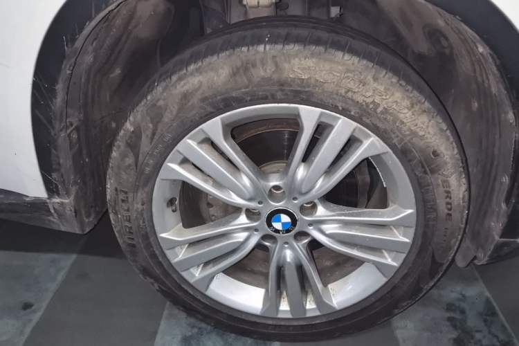 Used BMW X5  Right Front Wheel Hub