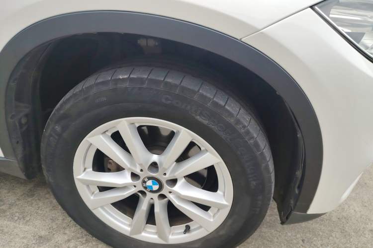 Used BMW X5 2014 xDrive35i Elegant Edition Right Front Wheel Hub