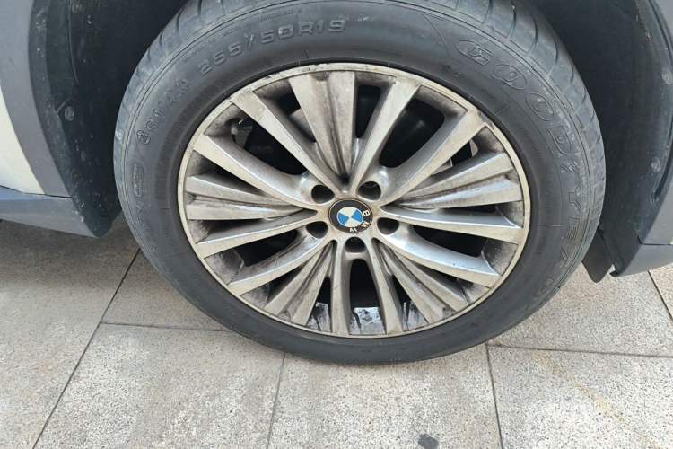 Used BMW X5 2014 xDrive35i Luxury Edition Right Front Wheel Hub