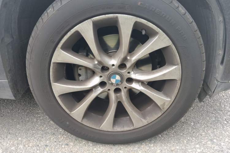 Used BMW X5 2014 xDrive35i Elegant Edition Right Front Wheel Hub