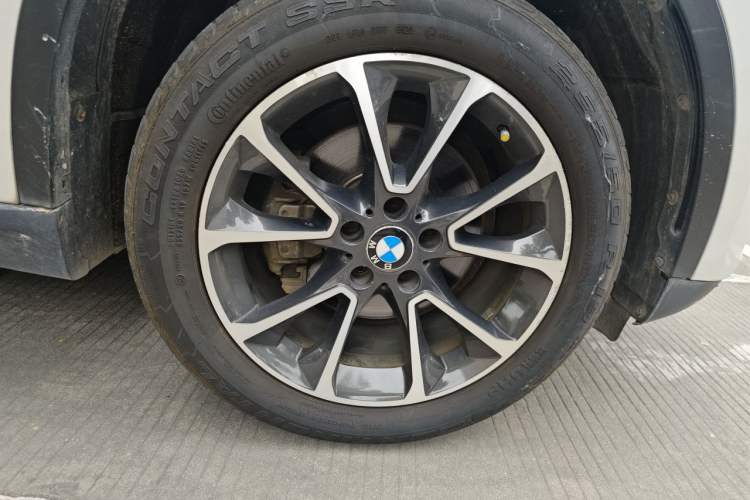 Used BMW X5 2014 xDrive35i Luxury Edition Right Front Wheel Hub