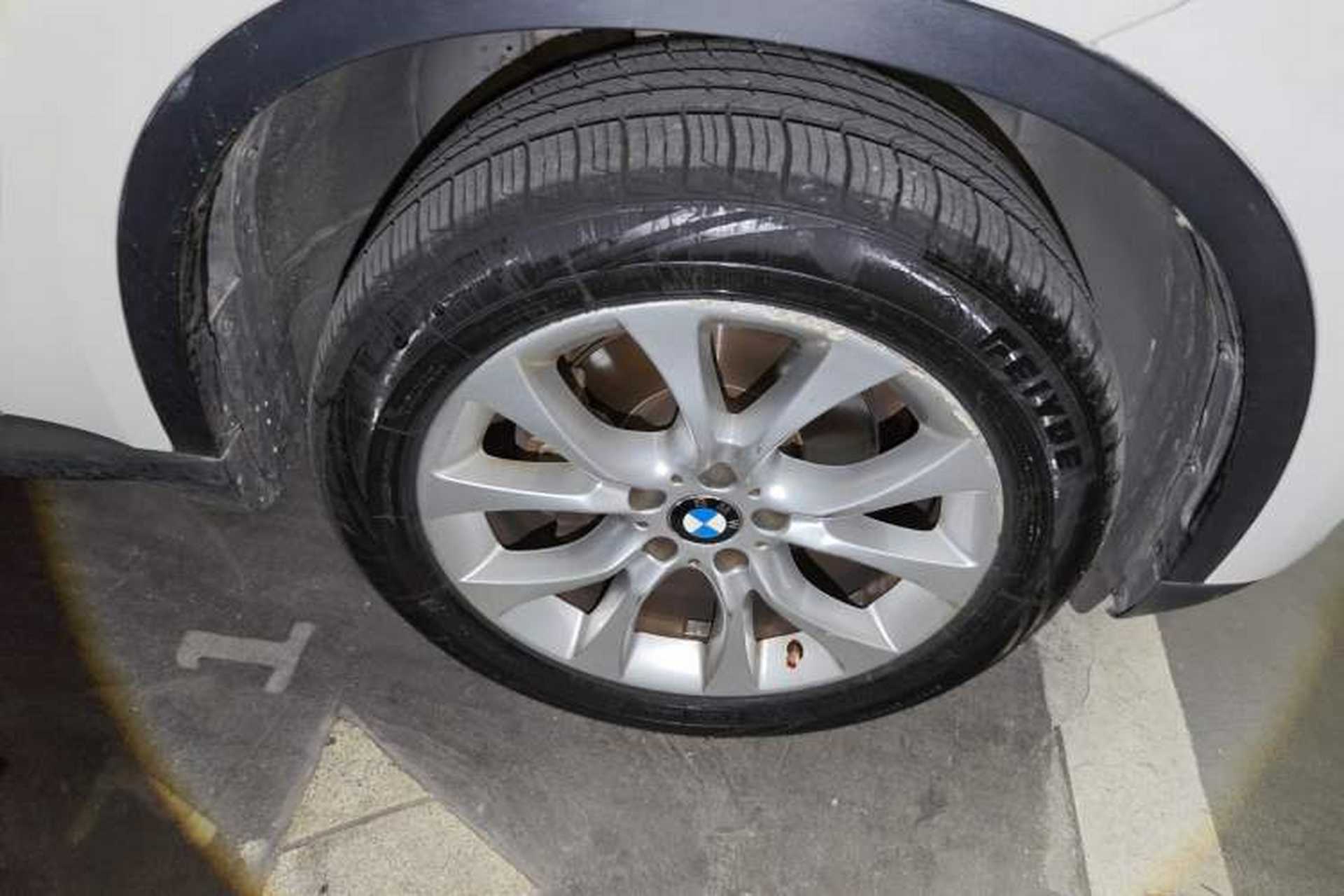 Used BMW X5 2014 xDrive35i Elegant Edition Right Front Wheel Hub