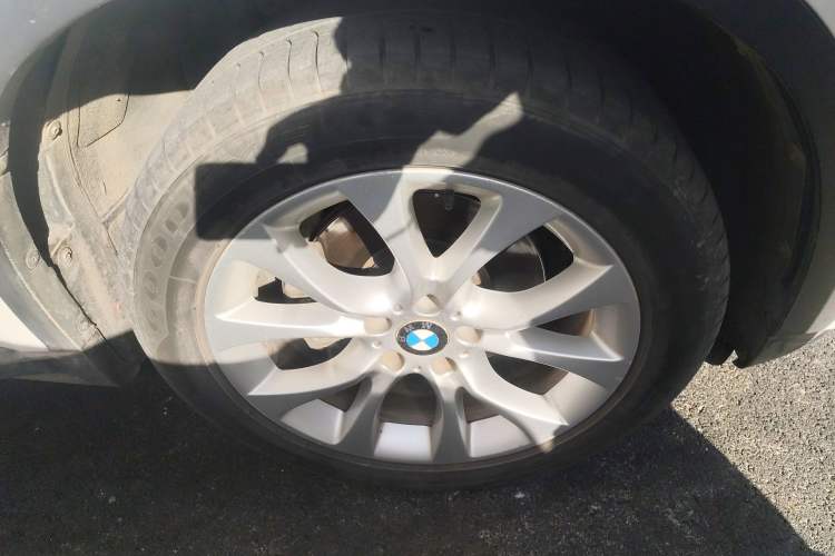 Used BMW X5 2014 xDrive35i Elegant Edition Right Front Wheel Hub