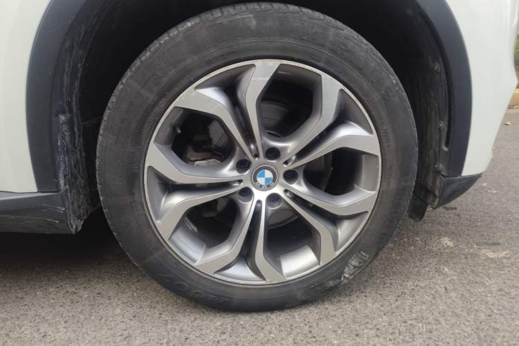Used BMW X5 2014 xDrive35i Elegant Edition Right Front Wheel Hub