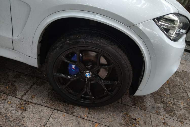 Used BMW X5 2014 xDrive35i Elegant Edition Right Front Wheel Hub