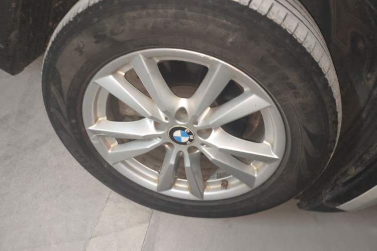 Used BMW X5 2014 xDrive35i Elegant Edition Right Front Wheel Hub