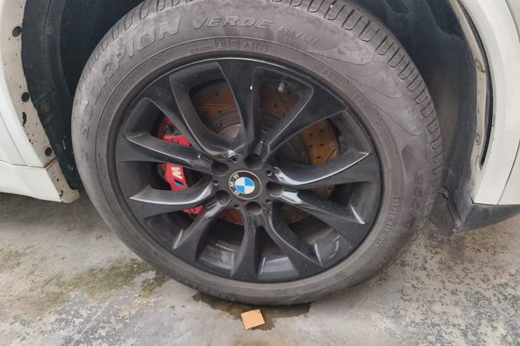 Used BMW X5 2014 xDrive35i Elegant Edition Right Front Wheel Hub