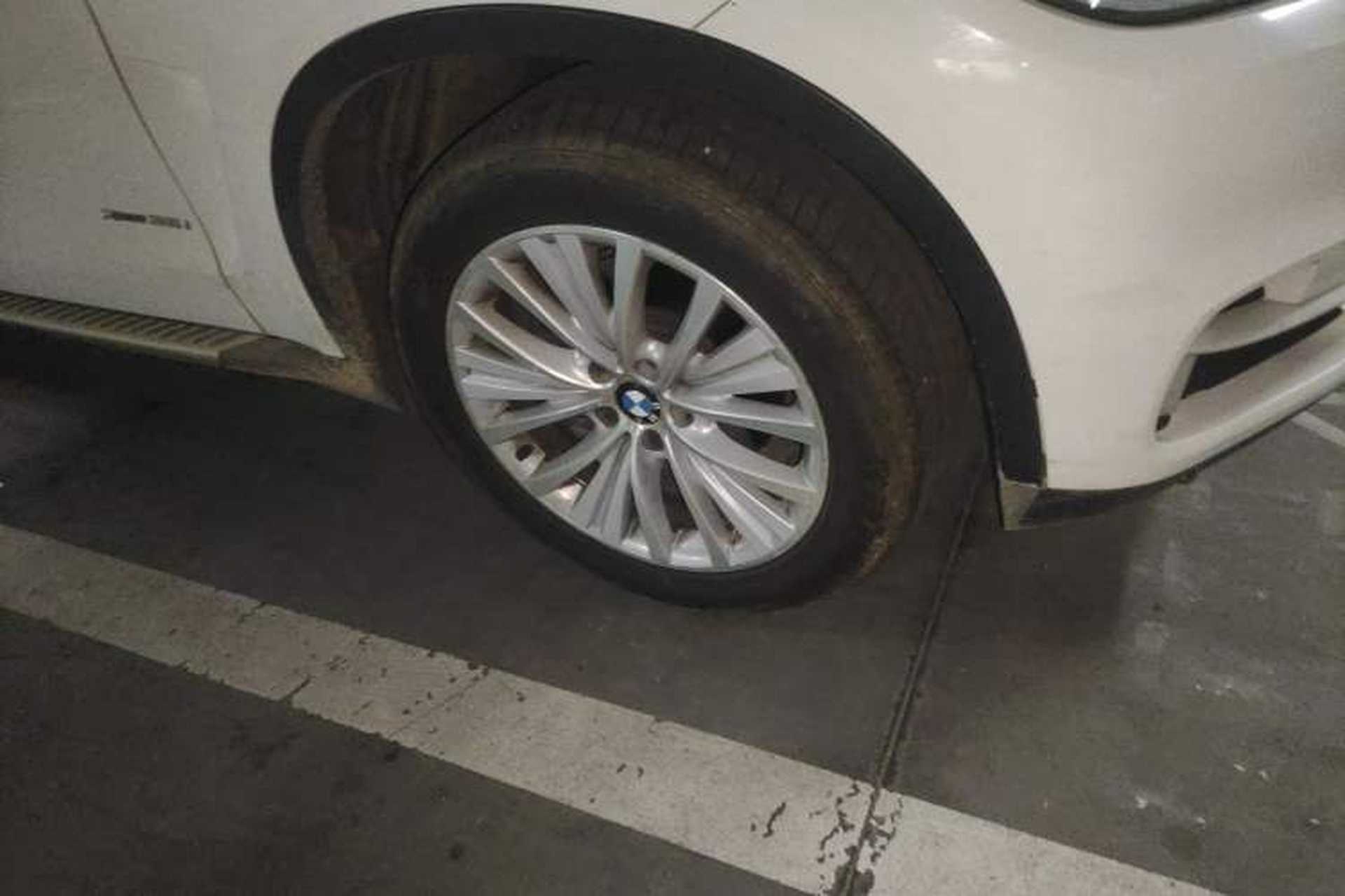 Used BMW X5 2014 xDrive35i Elegant Edition Right Front Wheel Hub