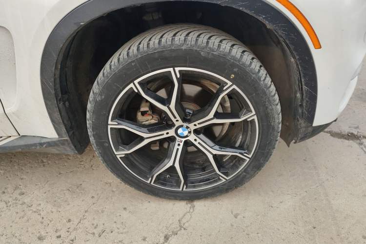 Used BMW X5  Right Front Wheel Hub