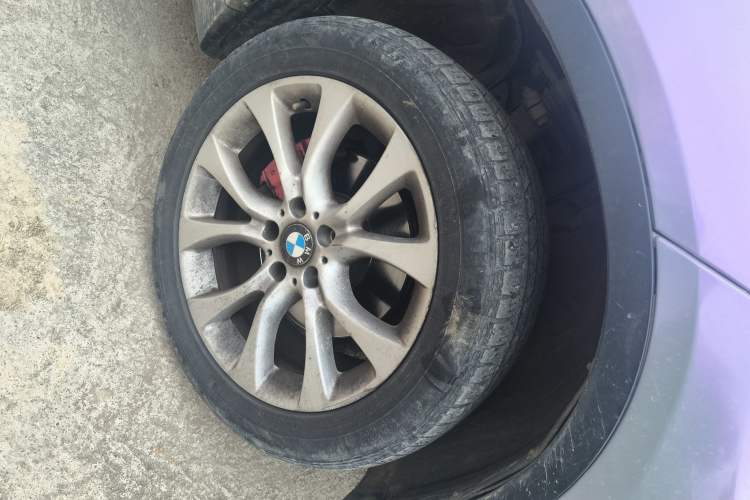 Used BMW X5 2014 xDrive35i Elegant Edition Right Front Wheel Hub
