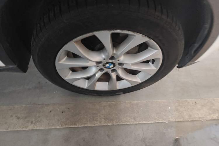 Used BMW X5 2014 xDrive35i Elegant Edition Right Front Wheel Hub