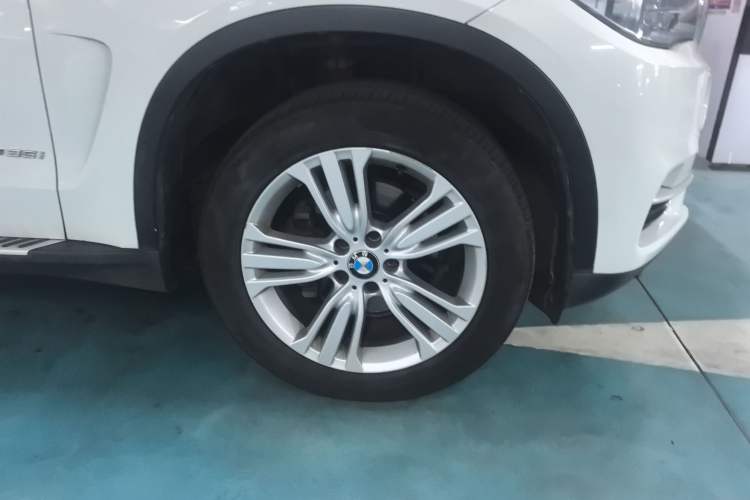 Used BMW X5 2014 xDrive35i Gasoline 5-seater U.S. specification Right Front Wheel Hub