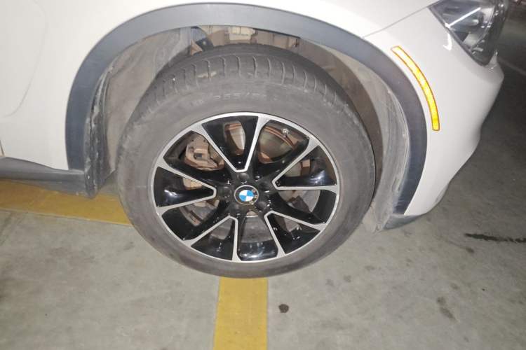 Used BMW X5  Right Front Wheel Hub