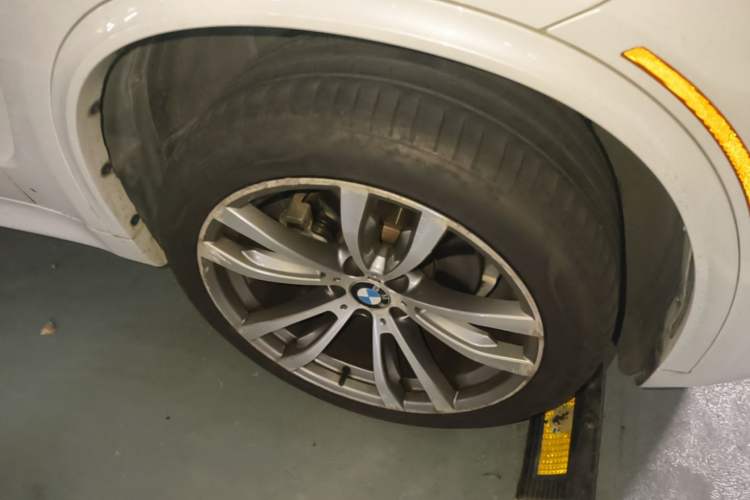 Used BMW X5 2014 xDrive35i U.S. specification Right Front Wheel Hub