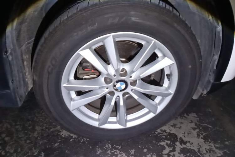 Used BMW X5 2014 xDrive35i Elegant Edition Right Front Wheel Hub