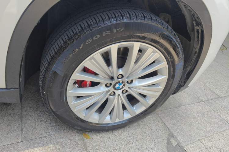 Used BMW X5 2014 xDrive35i Luxury Edition Right Front Wheel Hub