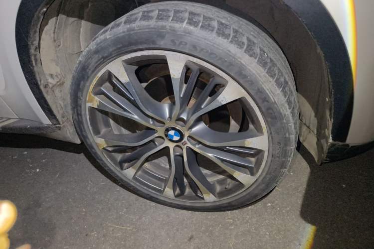 Used BMW X5 2014 xDrive35i Leading Model Right Front Wheel Hub