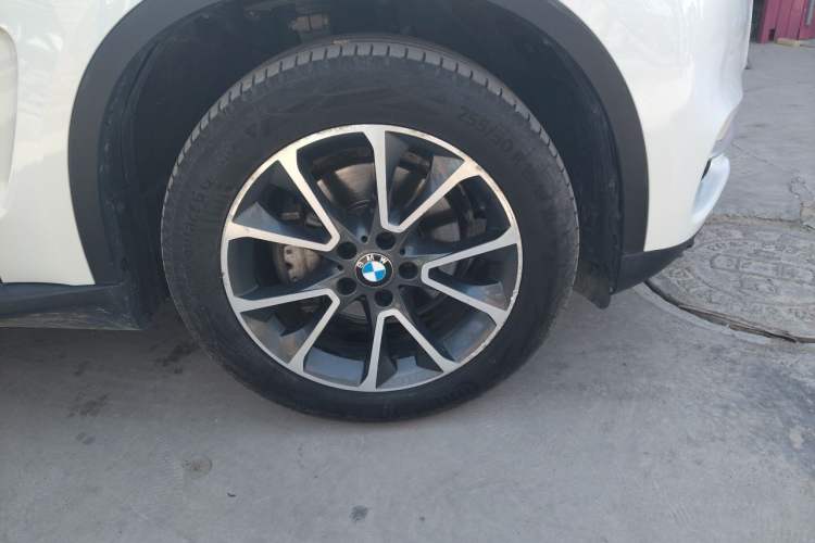 Used BMW X5 2014 xDrive35i Leading Model Right Front Wheel Hub