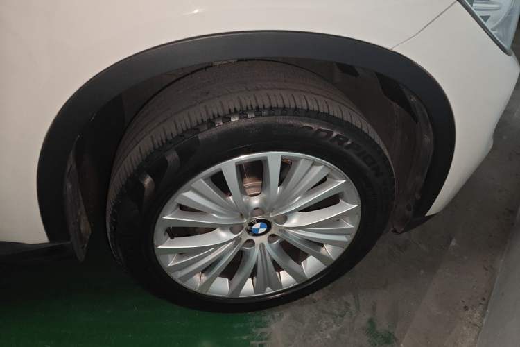 Used BMW X5 2014 xDrive35i Luxury Edition Right Front Wheel Hub