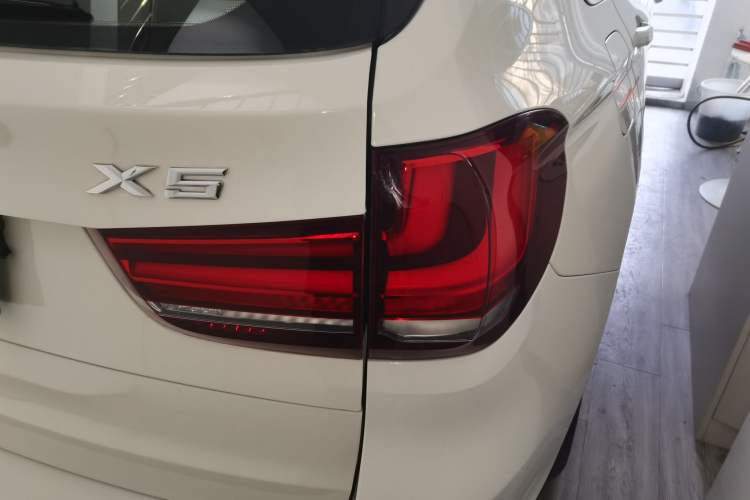 Used BMW X5 2014 xDrive35i Elegant Edition Right Rear Taillight