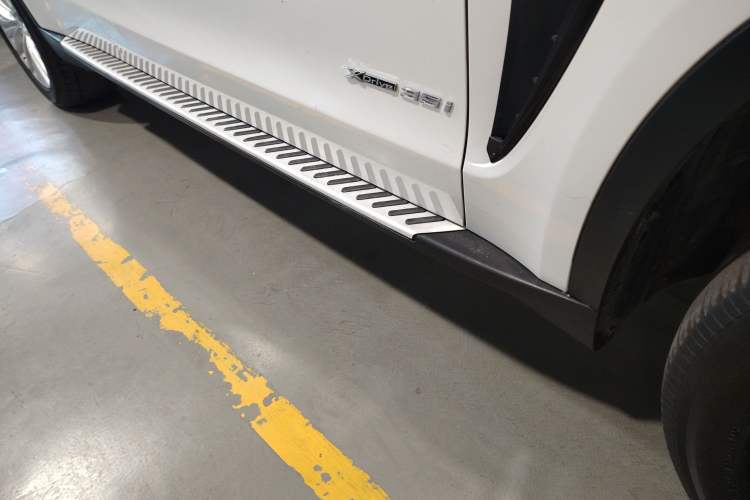 Used BMW X5 2014 xDrive35i Elegant Edition Right Side Sill
