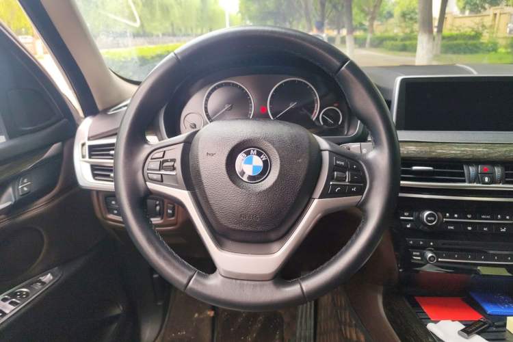 Used BMW X5 2014 xDrive35i Luxury Edition Steering Wheel
