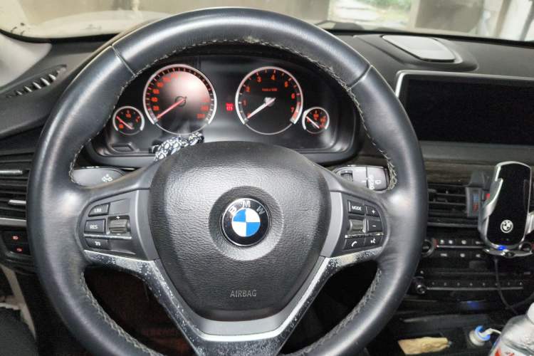 Used BMW X5 2014 xDrive35i Leading Model Steering Wheel