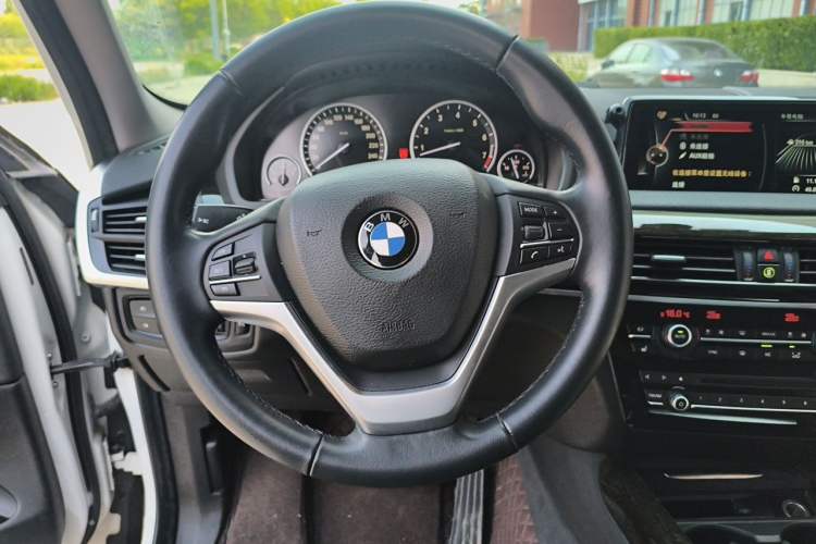 Used BMW X5 2014 xDrive35i Luxury Edition Steering Wheel