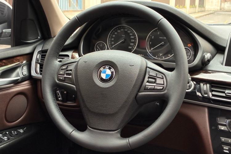 Used BMW X5 2014 xDrive35i Elegant Edition Steering Wheel