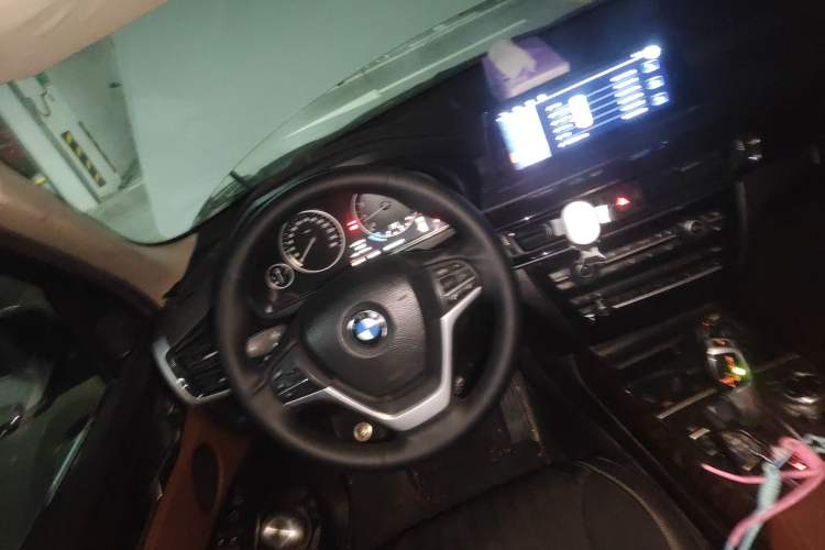Used BMW X5 2014 xDrive35i Elegant Edition Steering Wheel