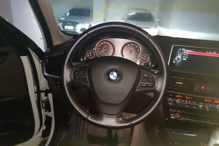 Used BMW X5 2014 xDrive35i Elegant Edition Steering Wheel