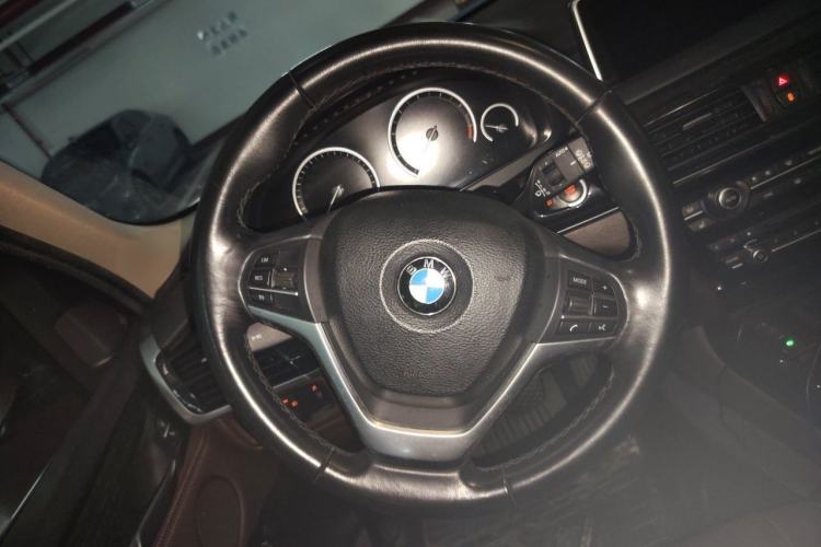 Used BMW X5 2014 xDrive35i Luxury Edition Steering Wheel
