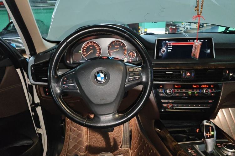 Used BMW X5 2014 xDrive35i Elegant Edition Steering Wheel