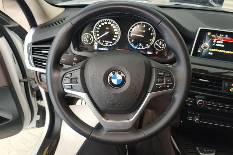 Used BMW X5 2014 xDrive35i Leading Model Steering Wheel