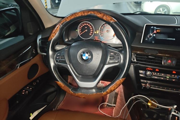 Used BMW X5 2014 xDrive35i Leading Model Steering Wheel