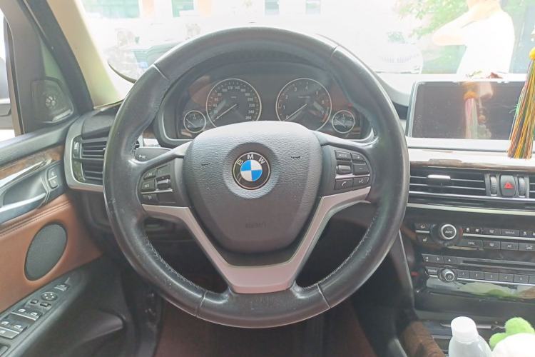 Used BMW X5 2014 xDrive35i Leading Model Steering Wheel