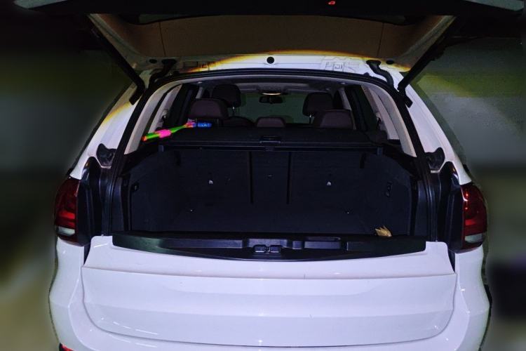 Used BMW X5 2014 xDrive35i Elegant Edition Trunk
