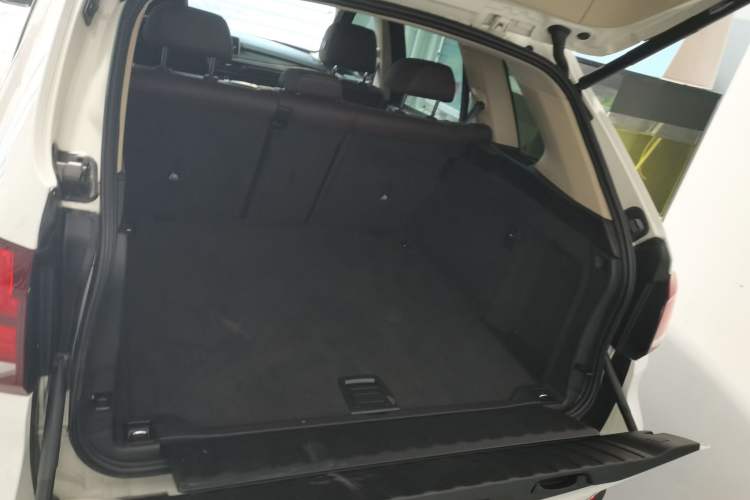 Used BMW X5 2014 xDrive35i Elegant Edition Trunk